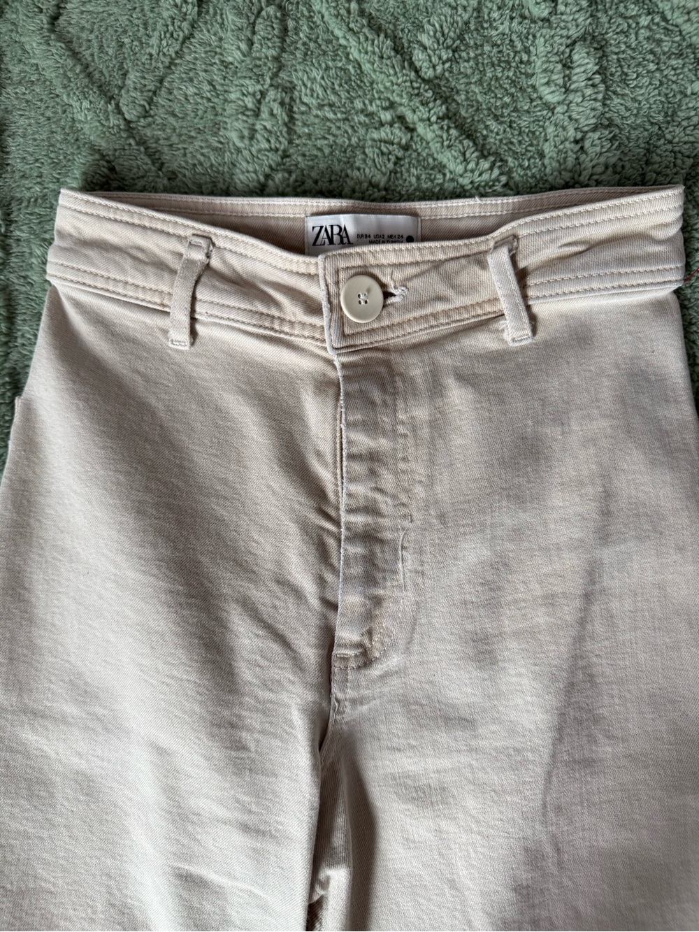 Zara Women’s Cream High-Rise Jeans size 2